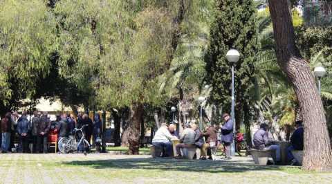 Bari, rischio assembramenti: chiusi Piazza Garibaldi e altri giardini
